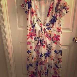 Wow! Beautiful maxi dress perfect for spring!
